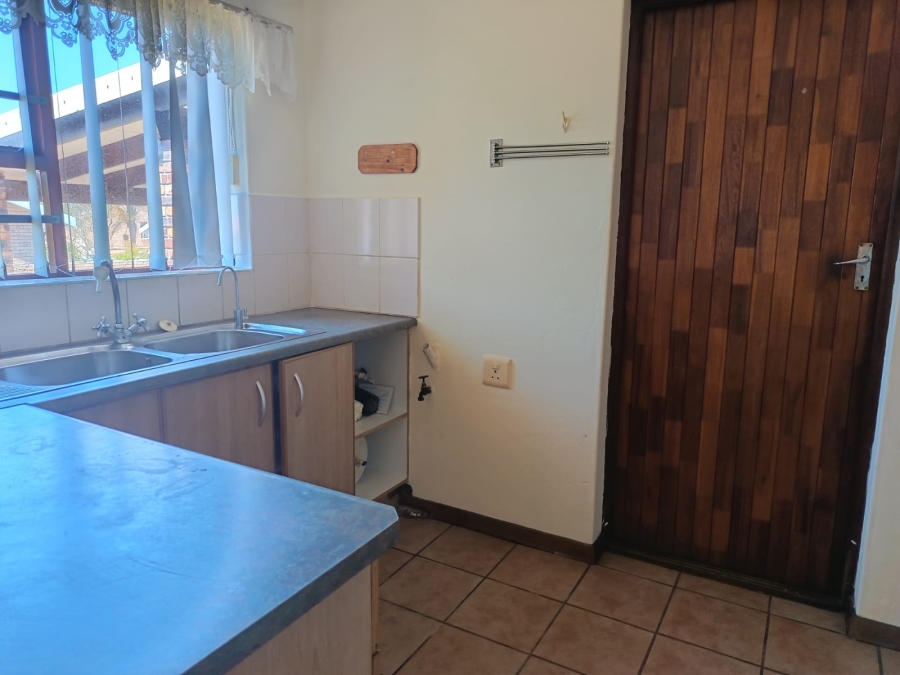 To Let 2 Bedroom Property for Rent in Wavecrest Eastern Cape